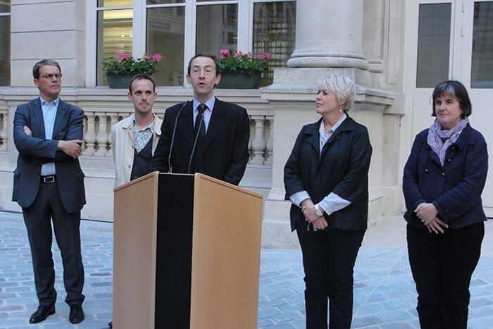 2_nicolas_momein_cul_de_sac_2012_camion_laine_de_roche_vernissage_courtesy_de_lartiste_et_galerie_white_project