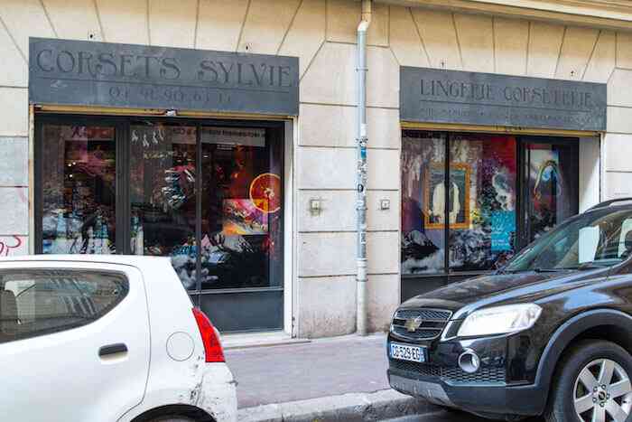 1_bruno_ntjam_up_in_the_clouds_qui_dit_bleu_exhibition_view_triangle_france_asterides_bastide_projects_marseille_2019__aurelien_