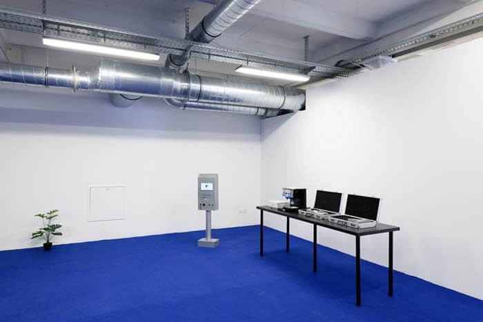 2_ghita_skali_narrative_machines_episode_1_2018_courtesy_de_l_artiste_vue_d_expo_vos_desirs_sont_les_notres_triangle_friche_bdm_