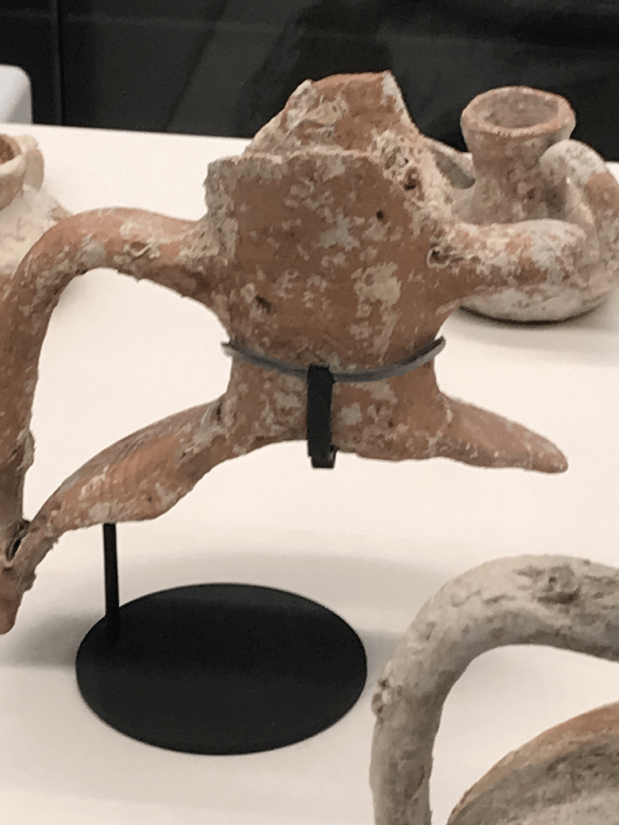 2_musee_d-histoire_de_marseille_objets_et_systemes_de_soclage__emii_alrai