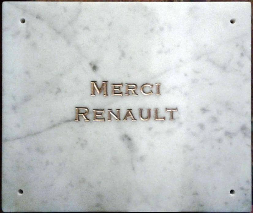 mohammed_laouli_ex_voto_2017_plaque_en_marbre_blanc_gravee_a_la_main_et_peinte_en_or_35cm_x_25cm__mohammed_laouli